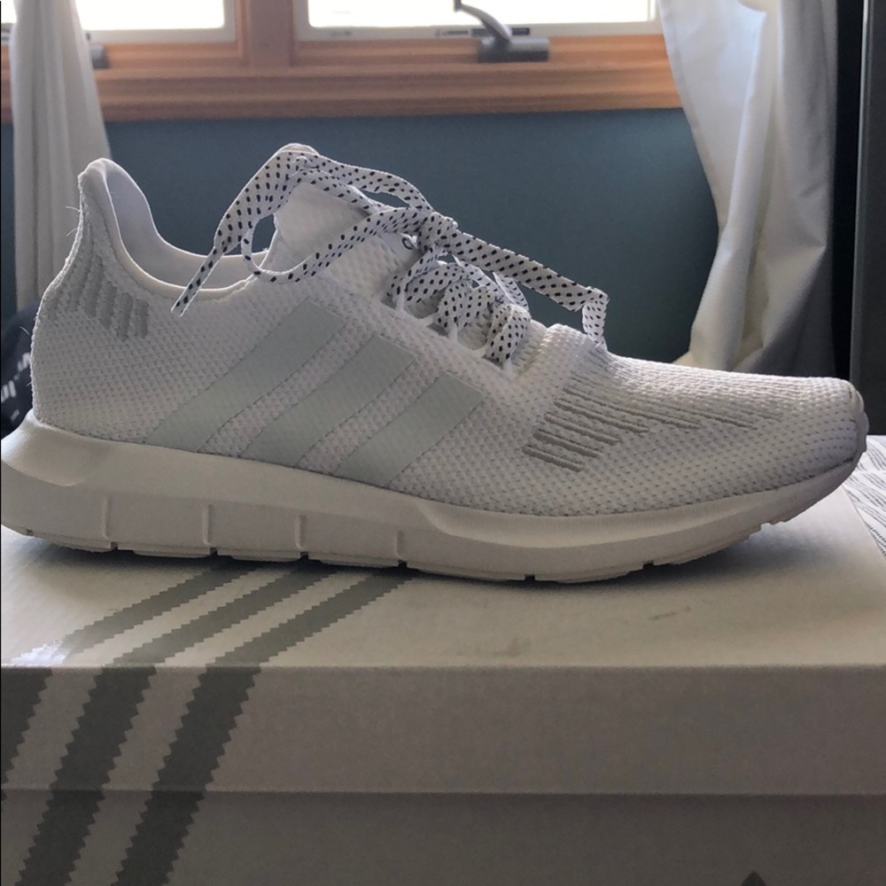 White Adidas sneakers 👟